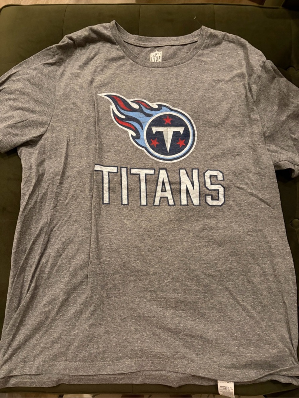 Like New NFL Titans Men's Gray Graphic T-Shirt